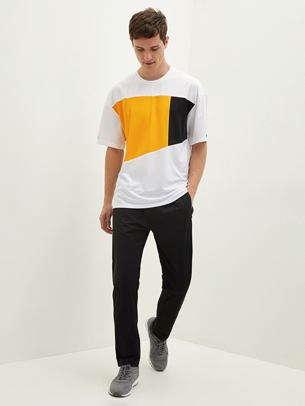 Beyaz Bisiklet Yaka Kısa Kollu Erkek Aktif Spor Tişört-3