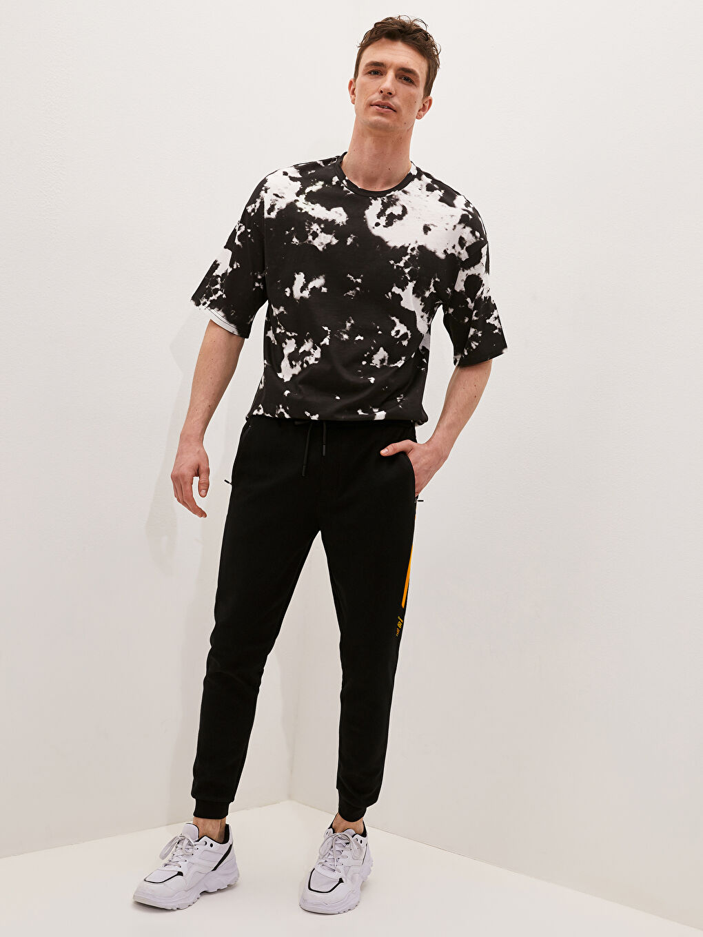 Siyah Standart Kalıp Aktif Spor Erkek Eşofman Altı-1