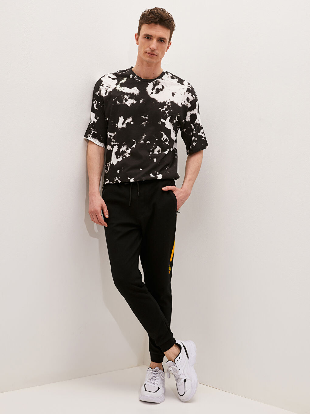 Siyah Standart Kalıp Aktif Spor Erkek Eşofman Altı-2