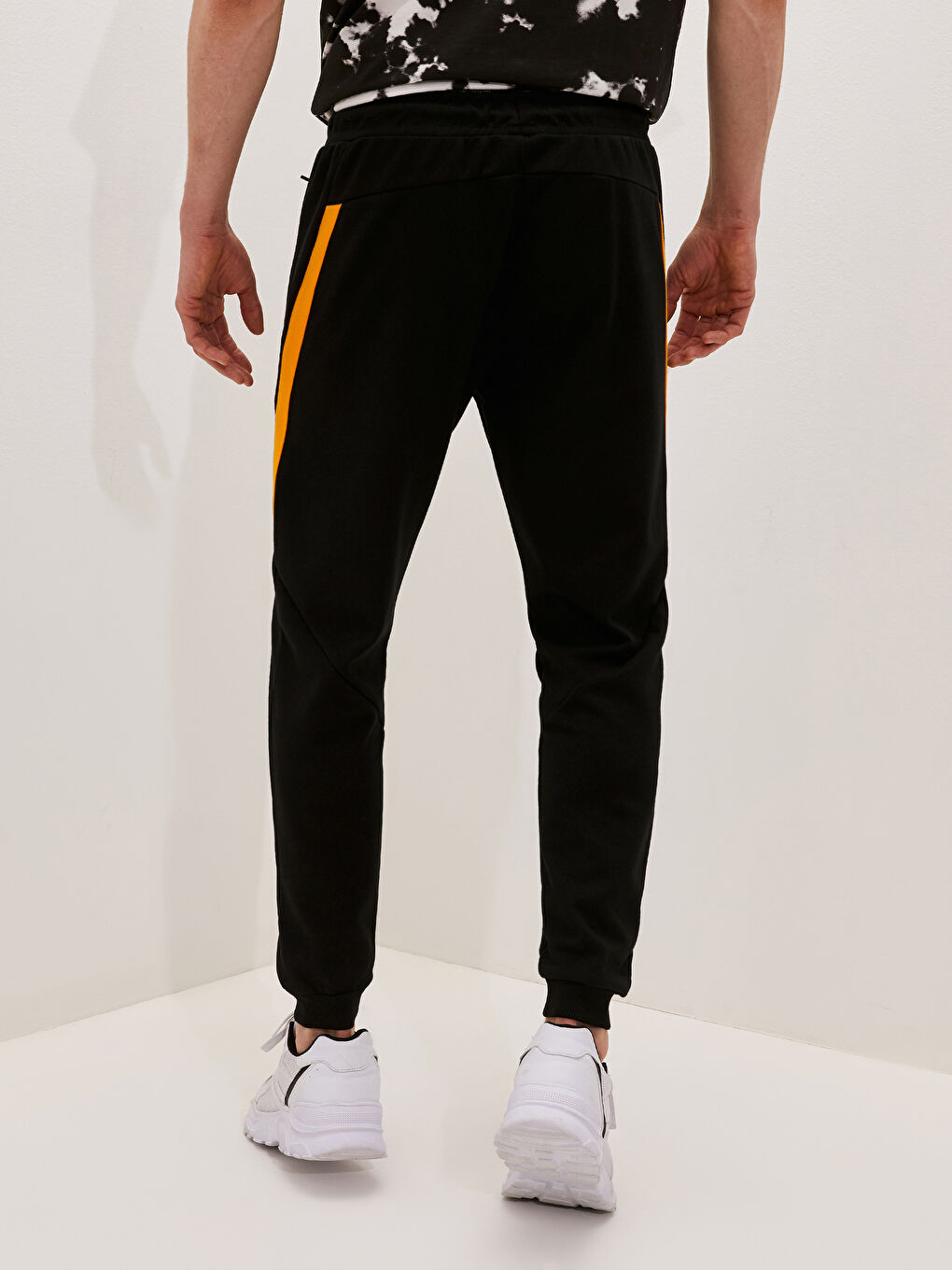 Siyah Standart Kalıp Aktif Spor Erkek Eşofman Altı-4