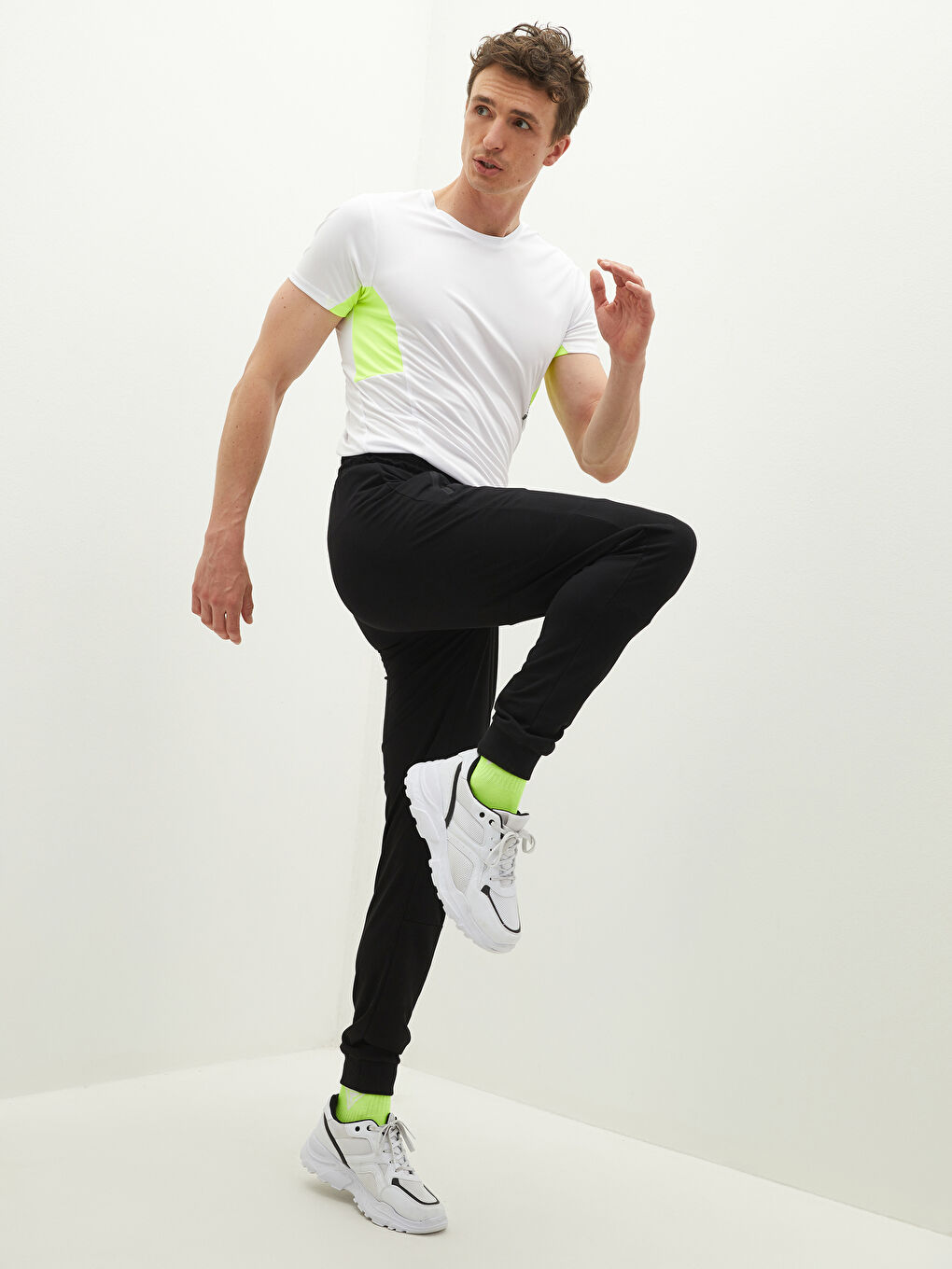 Siyah Standart Kalıp Aktif Spor Erkek Eşofman Altı