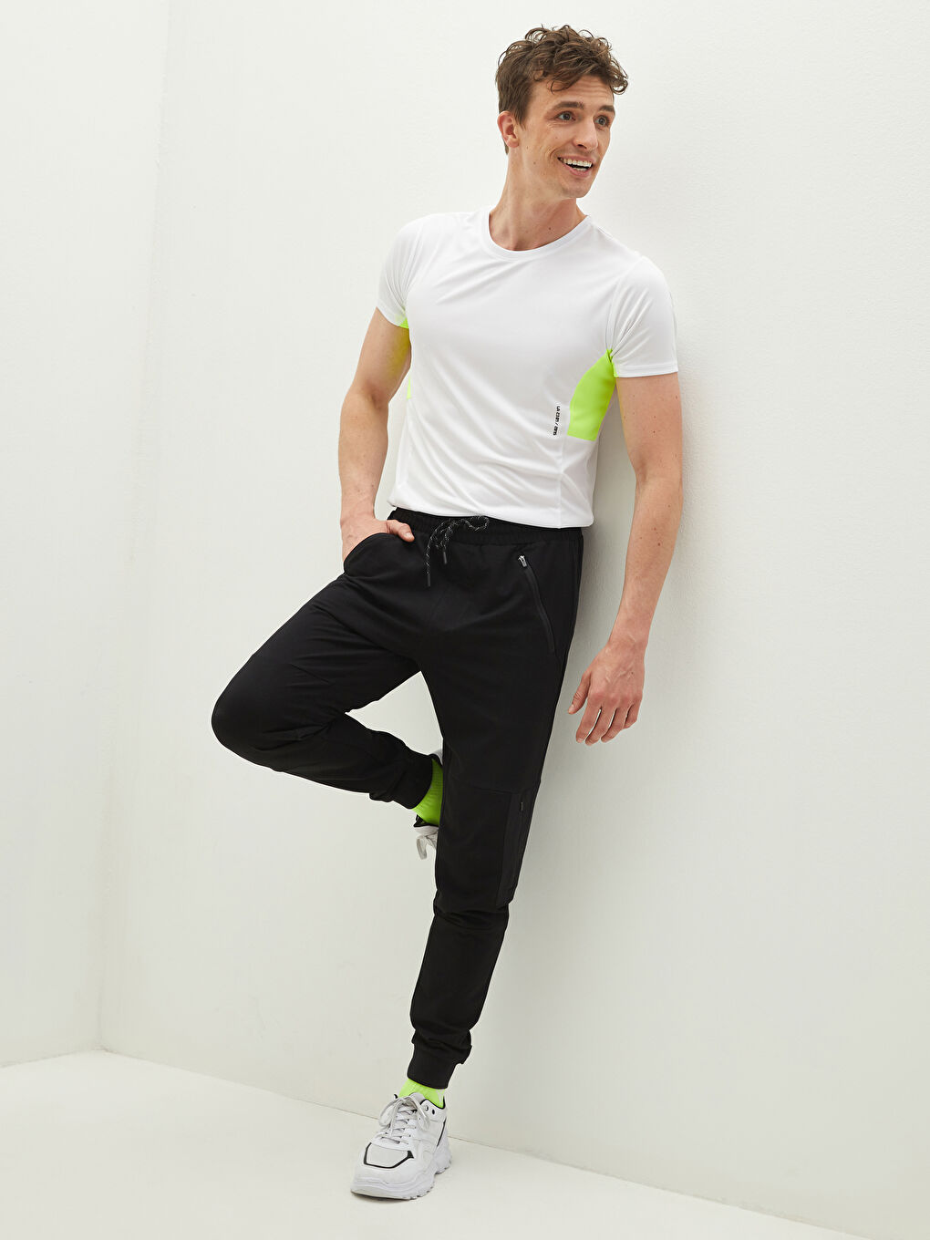 Siyah Standart Kalıp Aktif Spor Erkek Eşofman Altı-1