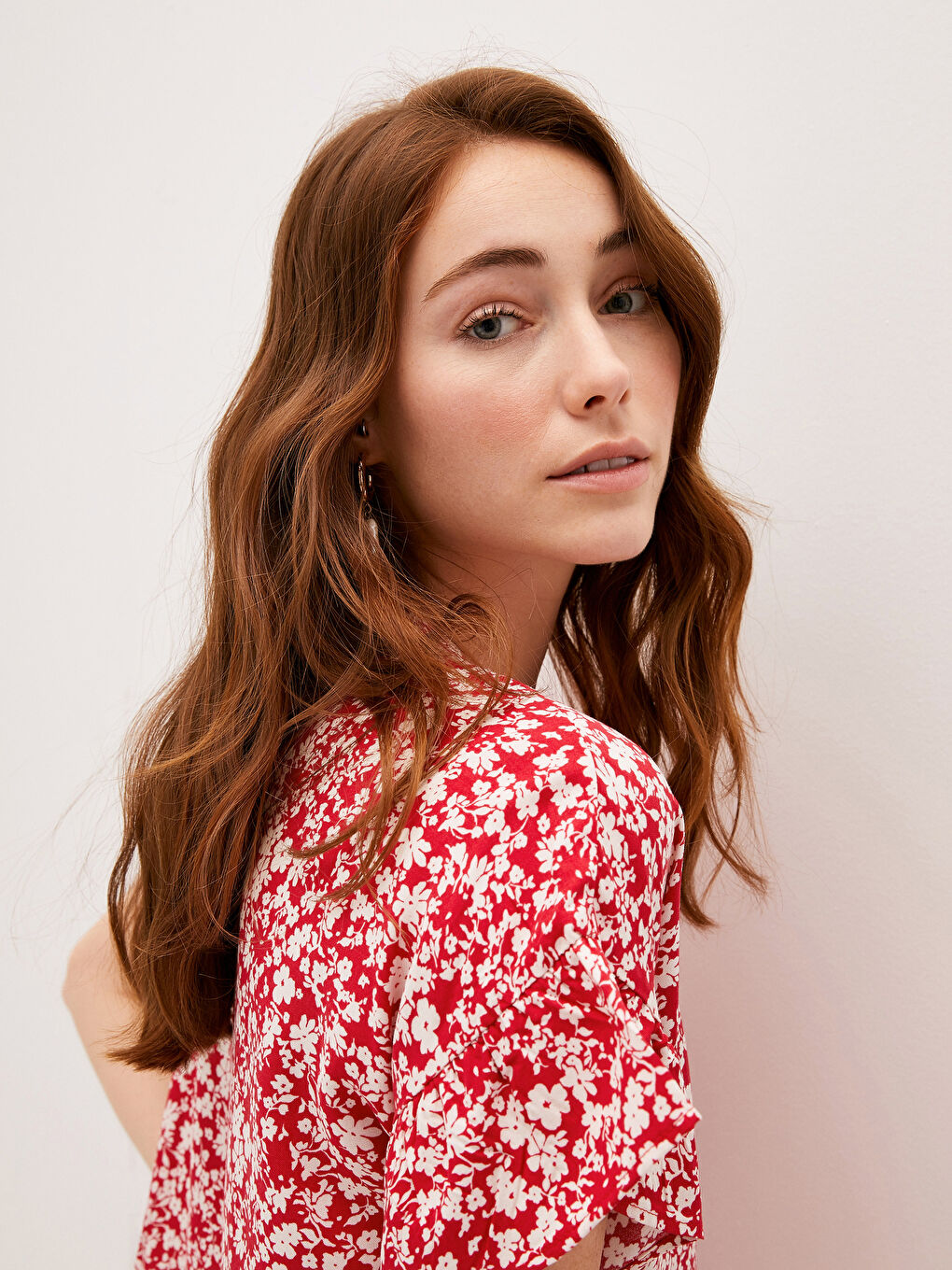 قميص نسائي بياقة عالية مطبوع كم قصير فيسكوز-2