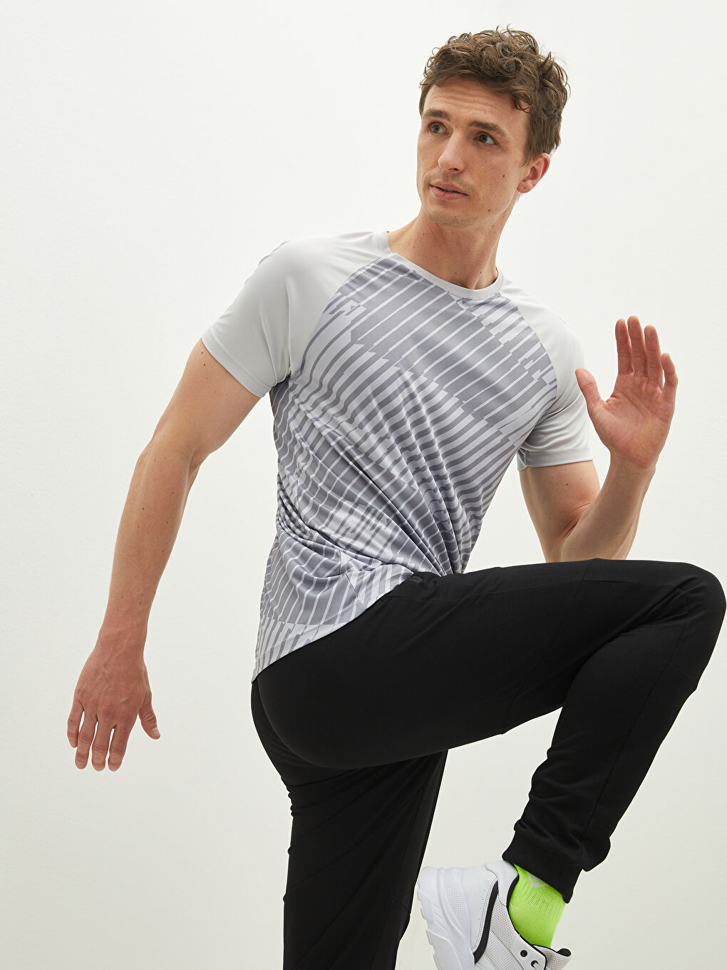 Gri Bisiklet Yaka Kısa Kollu Erkek Aktif Spor Tişört-1