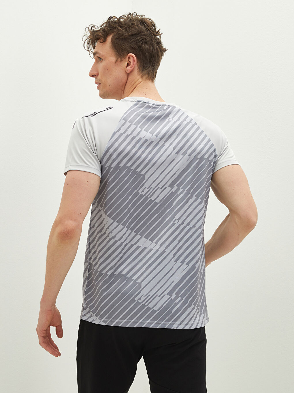 Gri Bisiklet Yaka Kısa Kollu Erkek Aktif Spor Tişört-3