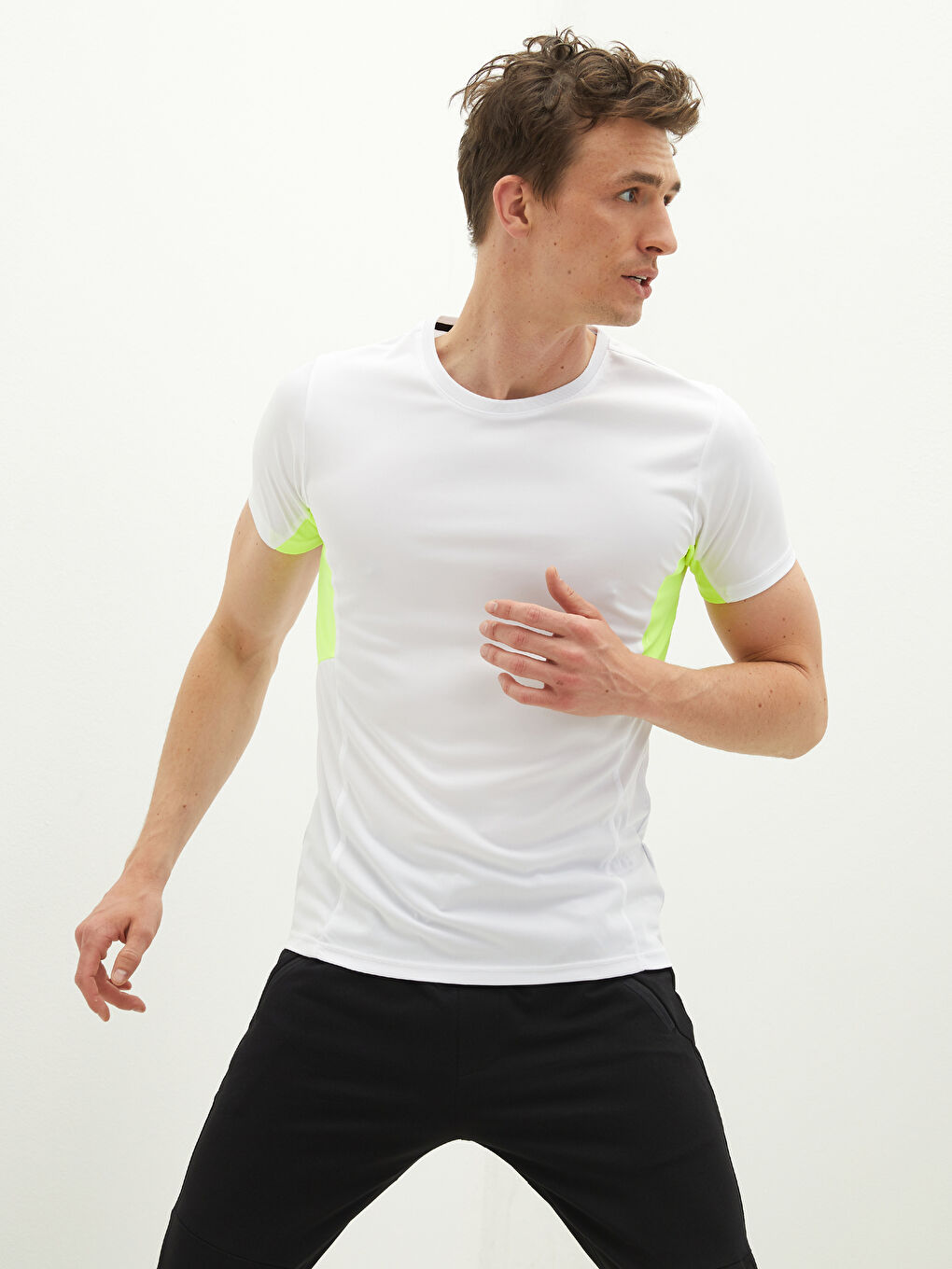 Beyaz Bisiklet Yaka Kısa Kollu Erkek Aktif Spor Tişört