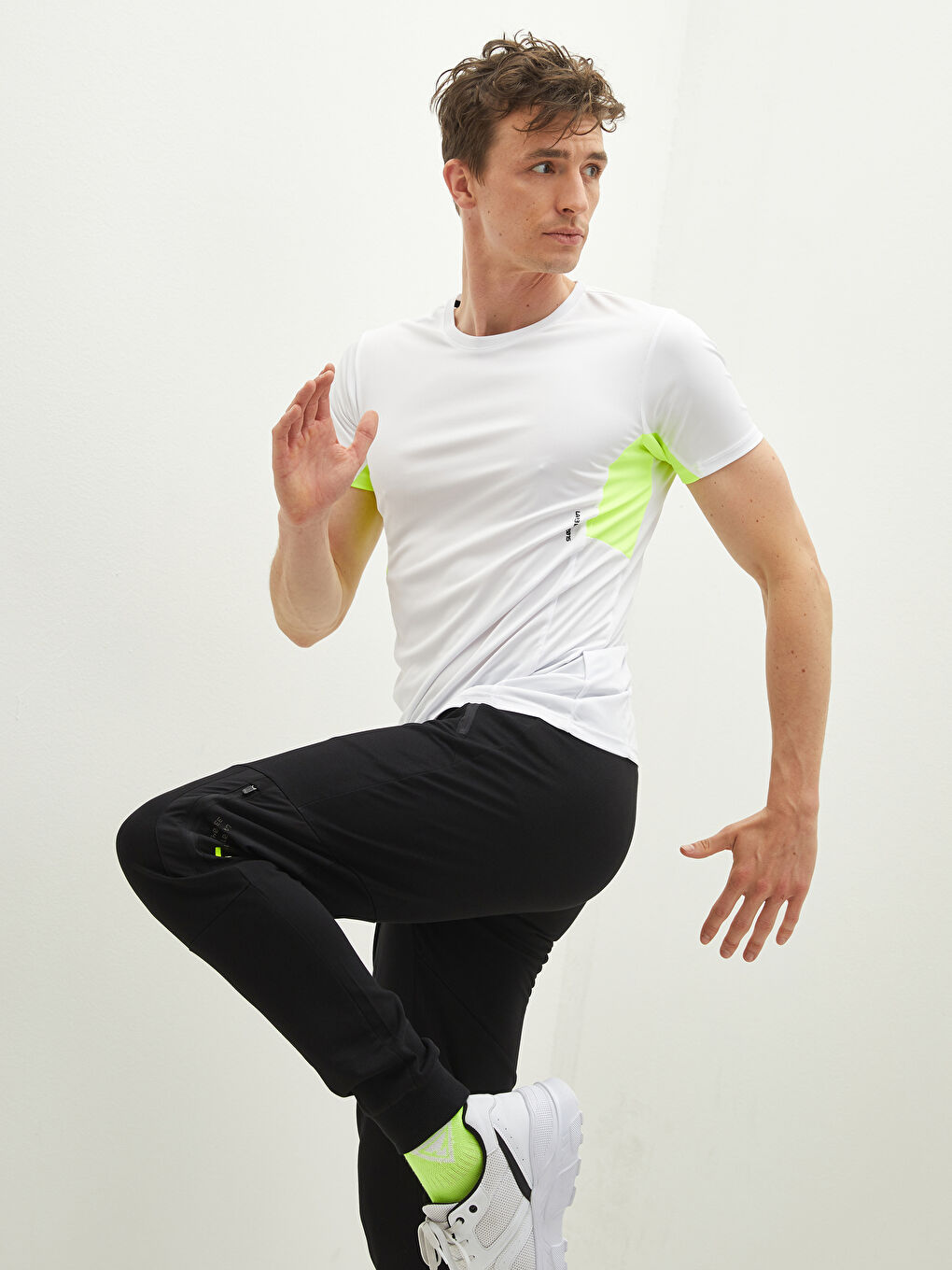 Beyaz Bisiklet Yaka Kısa Kollu Erkek Aktif Spor Tişört-1