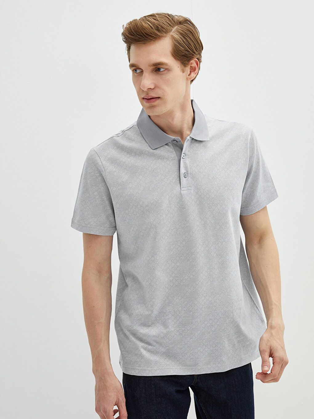 تيشيرت رجالي بياقة بولو كم قصير مُعالج بالميرسرايز ومزخرف-2