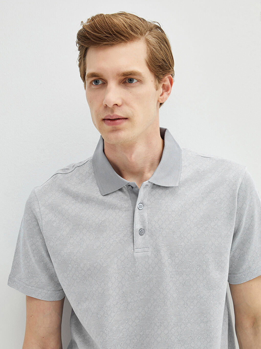 تيشيرت رجالي بياقة بولو كم قصير مُعالج بالميرسرايز ومزخرف-6