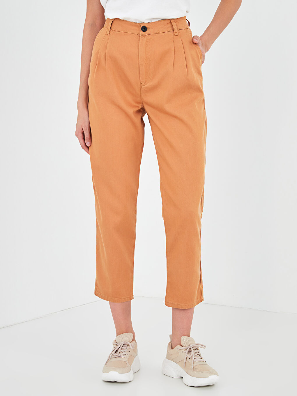 Carrot Cut Gabardine Trousers With Wide Fit Pocket Detail-2