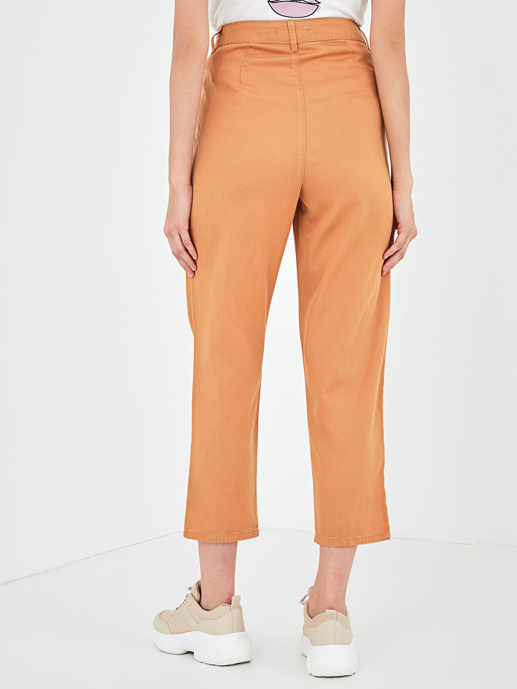 Carrot Cut Gabardine Trousers With Wide Fit Pocket Detail-3