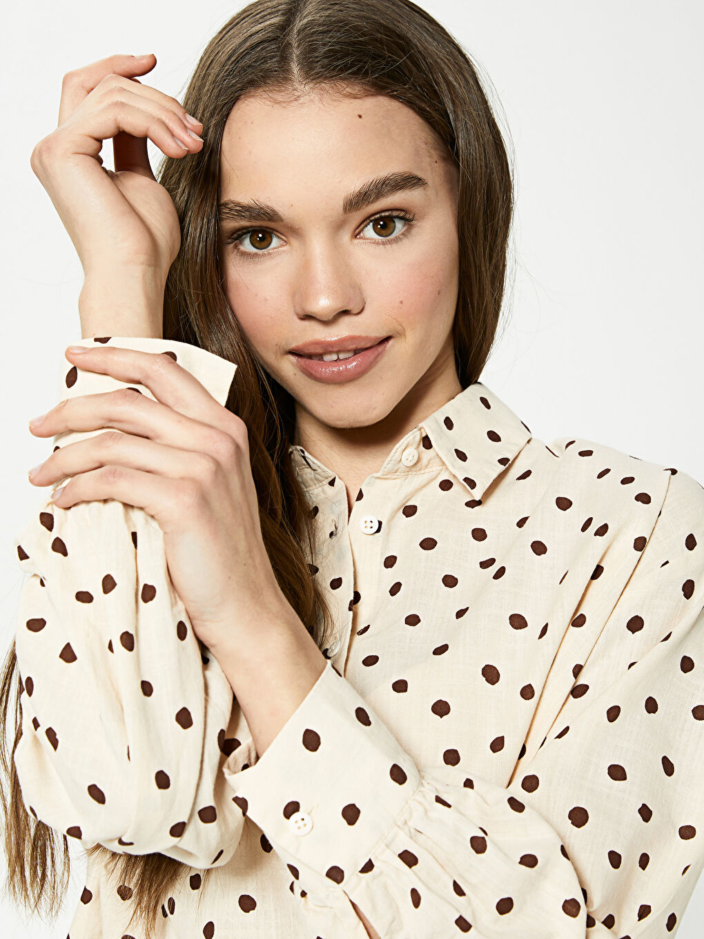 قميص نسائي كم طويل بنقشة البولكا دوت من قماش البوبلين-3