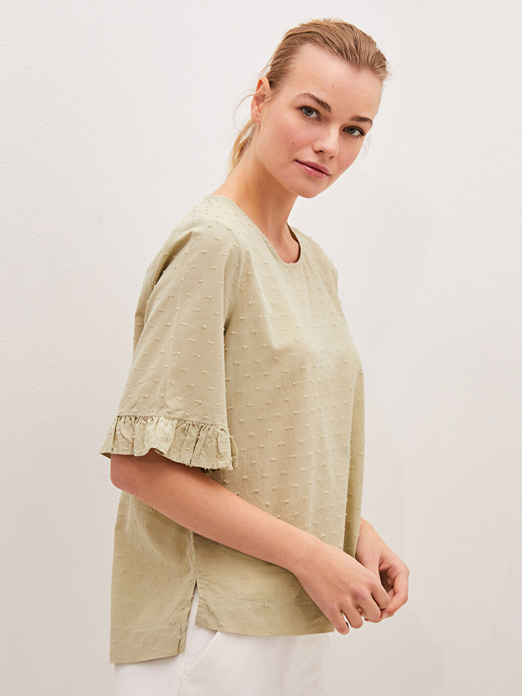 بلوزة قطنية للسيدات بأكمام قصيرة ونقشة وياقة دائرية-1