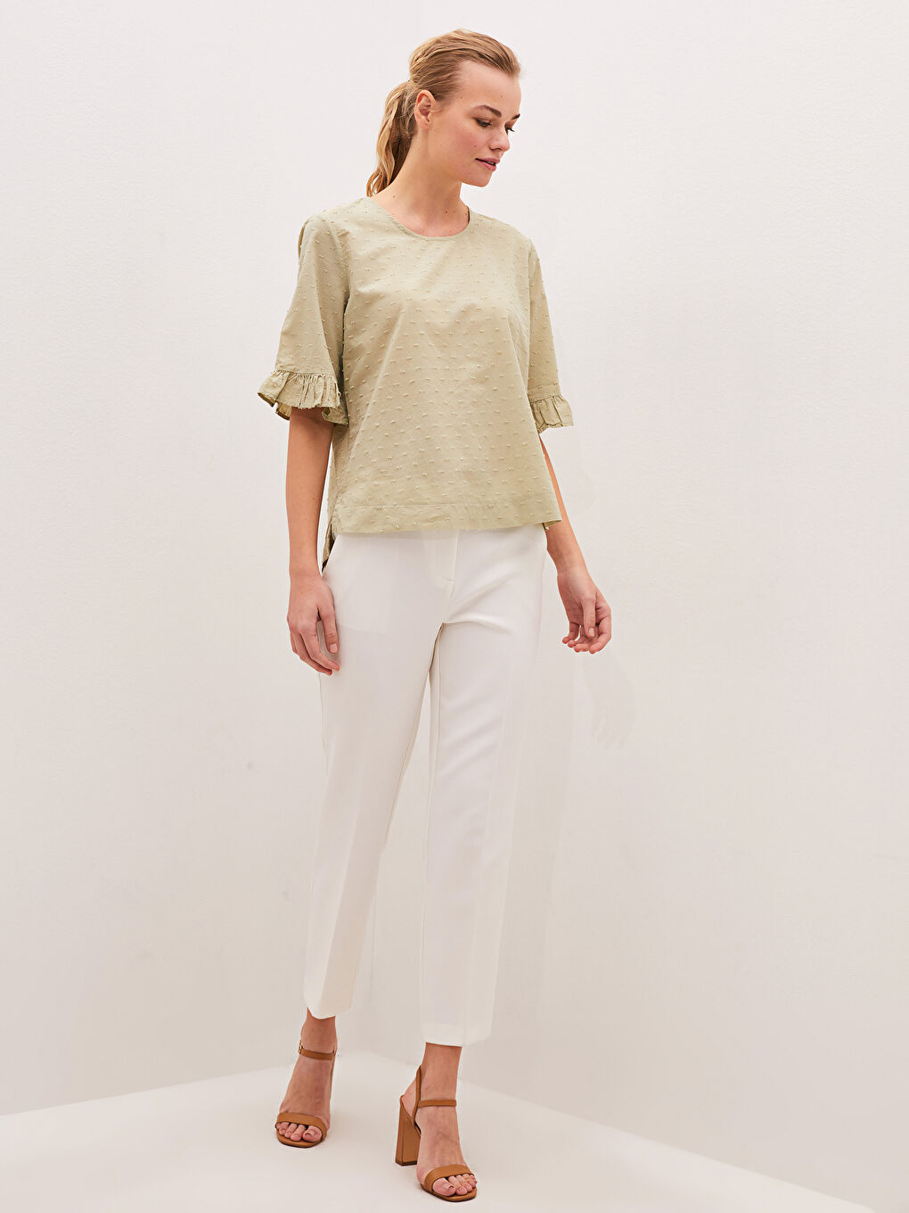 بلوزة قطنية للسيدات بأكمام قصيرة ونقشة وياقة دائرية-2