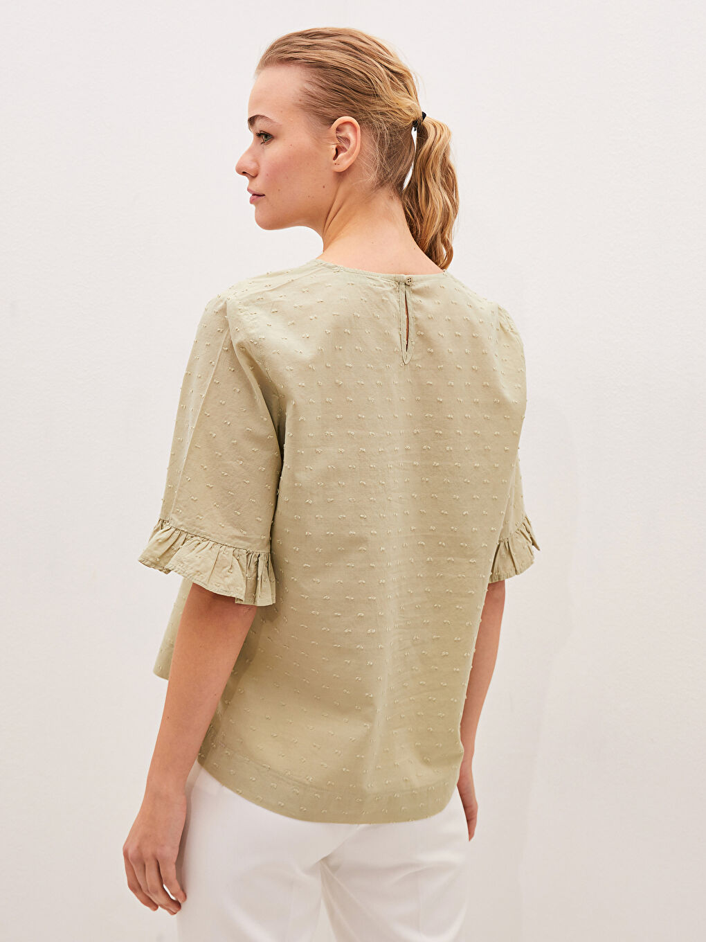 بلوزة قطنية للسيدات بأكمام قصيرة ونقشة وياقة دائرية-4