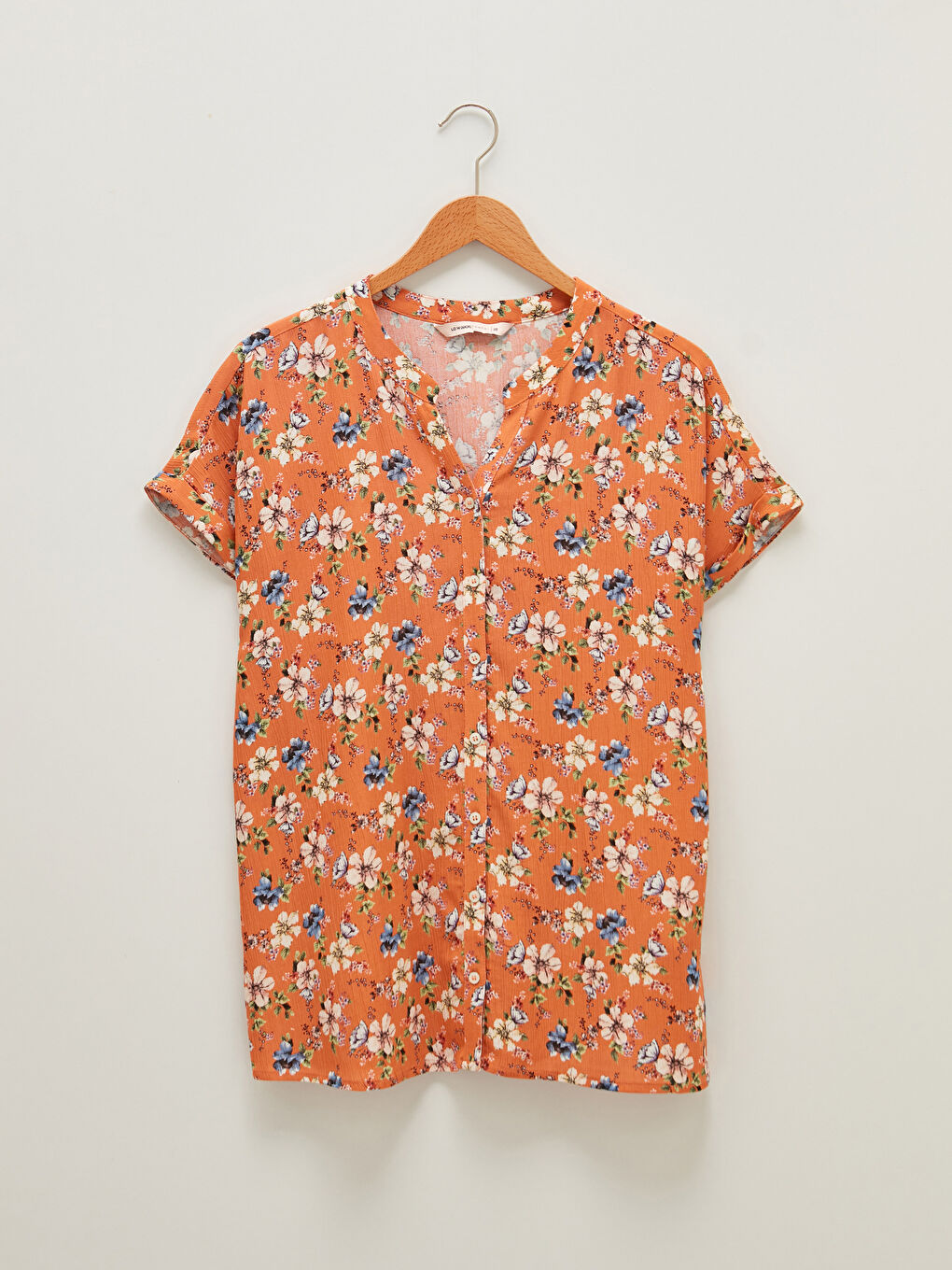 Kahverengi Kaçık Yaka Desenli Kısa Kollu Krinkle Kumaş Kadın Gömlek-6