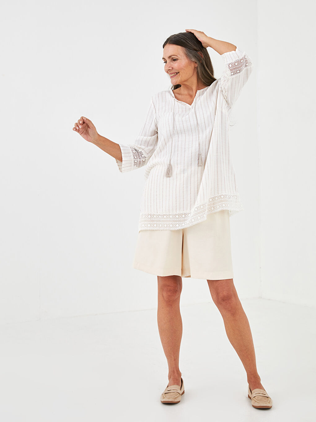 Bağlamalı Yaka Çizgili Nakış Detaylı Kadın Bluz-1