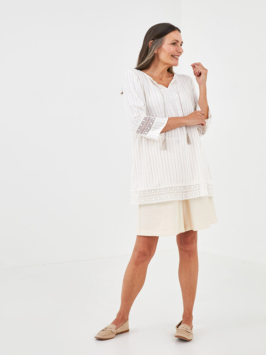 Bağlamalı Yaka Çizgili Nakış Detaylı Kadın Bluz-3