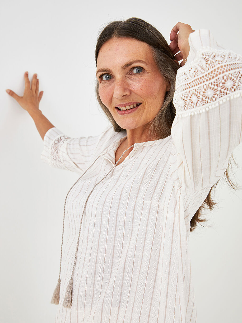 Bağlamalı Yaka Çizgili Nakış Detaylı Kadın Bluz-5