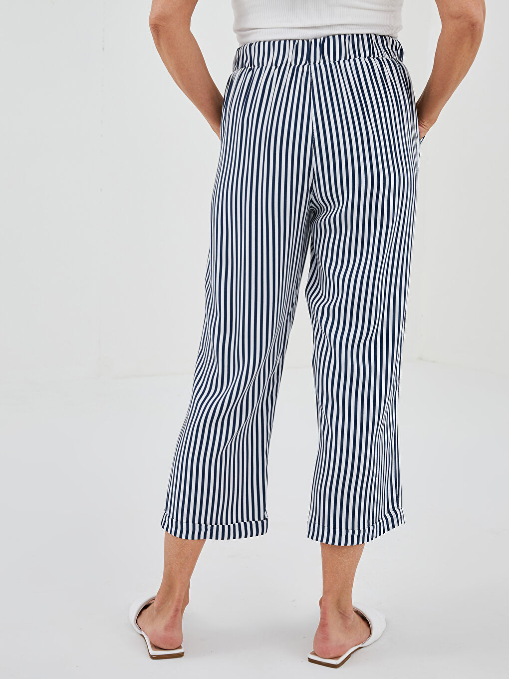 Elastic Waist Striped Pocket Detailed Belmando Fabric Women's Capri-2