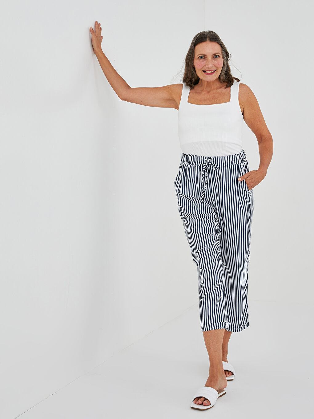 Elastic Waist Striped Pocket Detailed Belmando Fabric Women's Capri-3