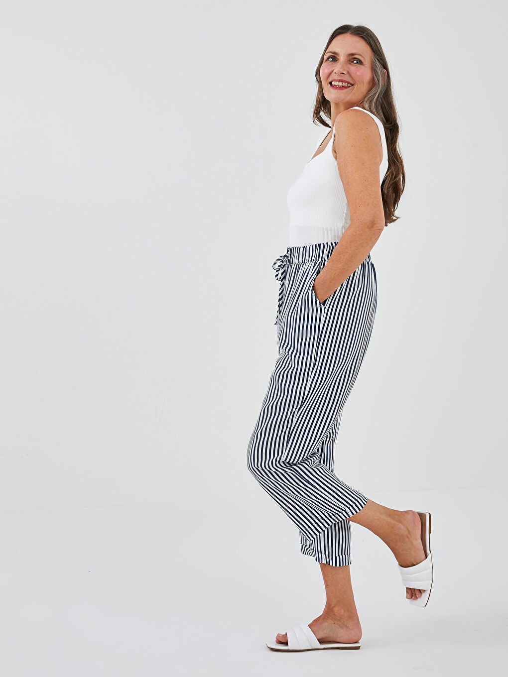 Elastic Waist Striped Pocket Detailed Belmando Fabric Women's Capri