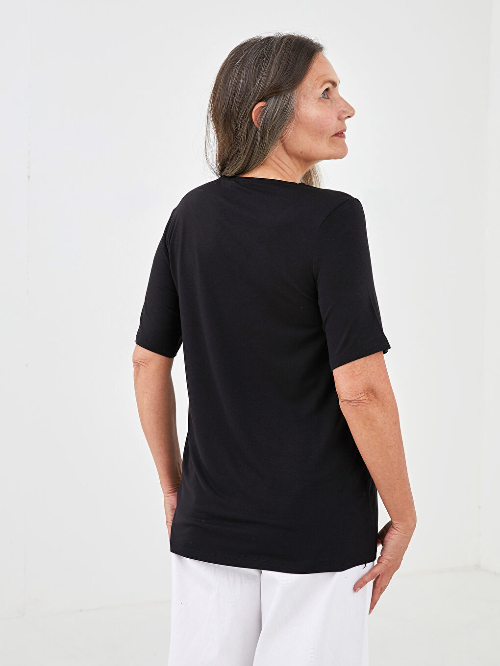 Siyah V Yaka Taşlı Kısa Kollu Kadın Bluz-3