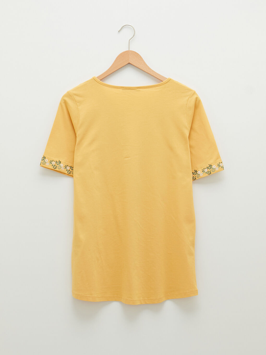 Sarı V Yaka Nakışlı Kısa Kollu Pamuklu Kadın Bluz-6