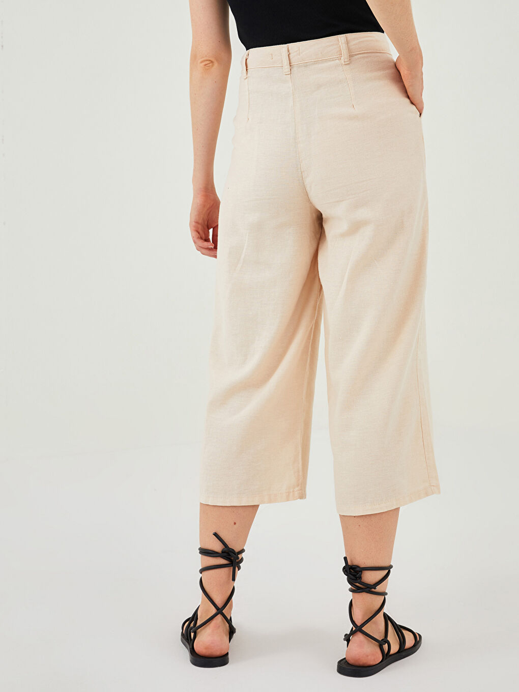 Loose Fit Pocket Detailed Gabardine Fabric Women's Capri -S1HB09Z8-QWF