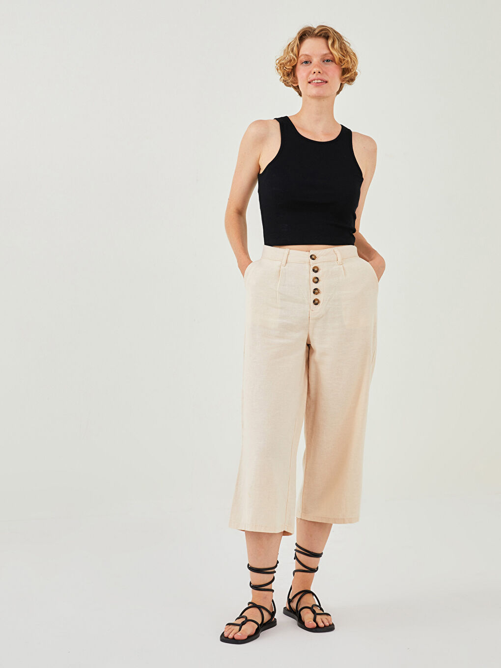 Loose Fit Pocket Detailed Gabardine Fabric Women's Capri -S1HB09Z8-QWF
