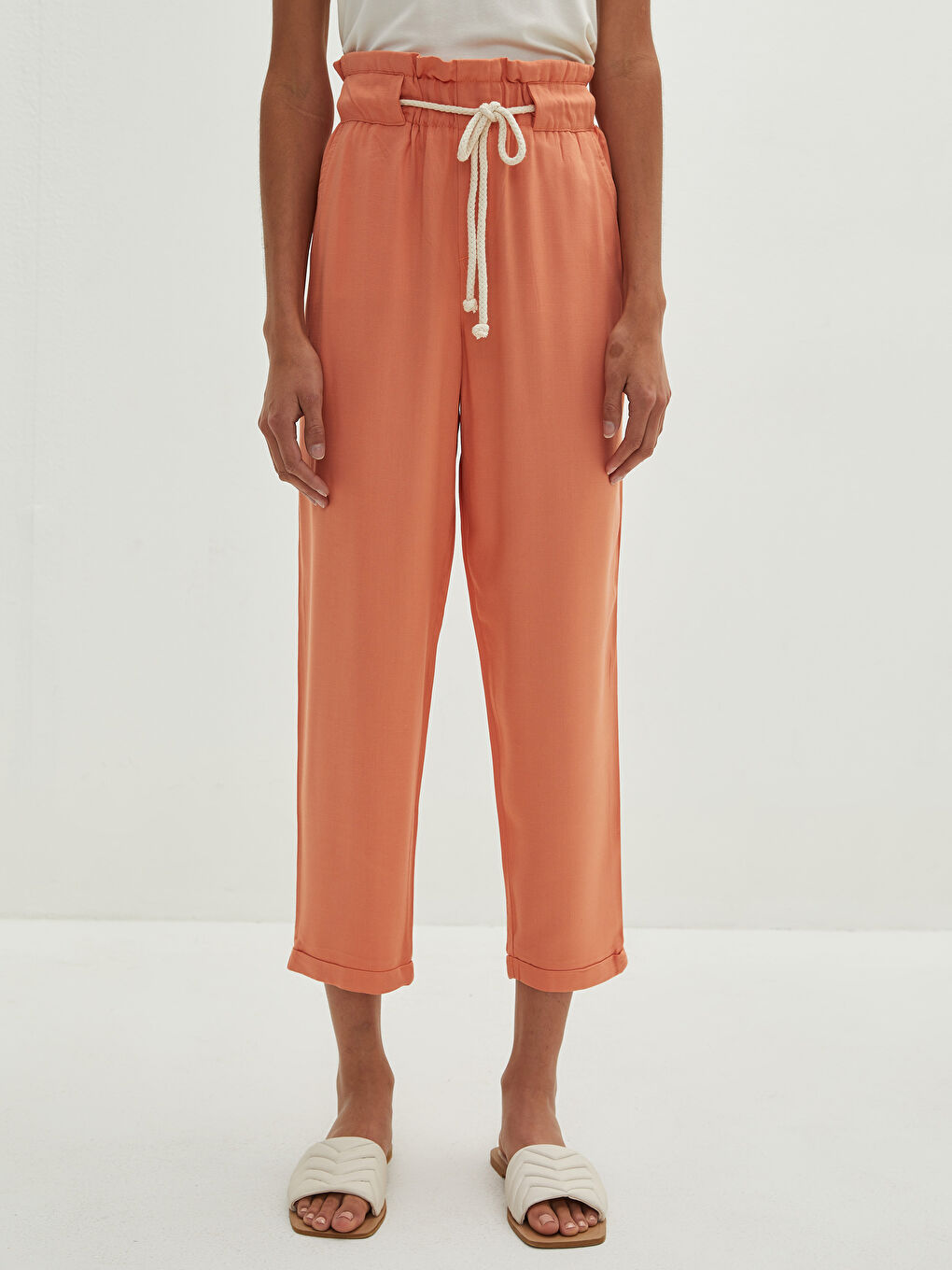 Pantalon Gabardine pour Femmes avec Taille Élastique, Coupe Droite et Poches Détail-5