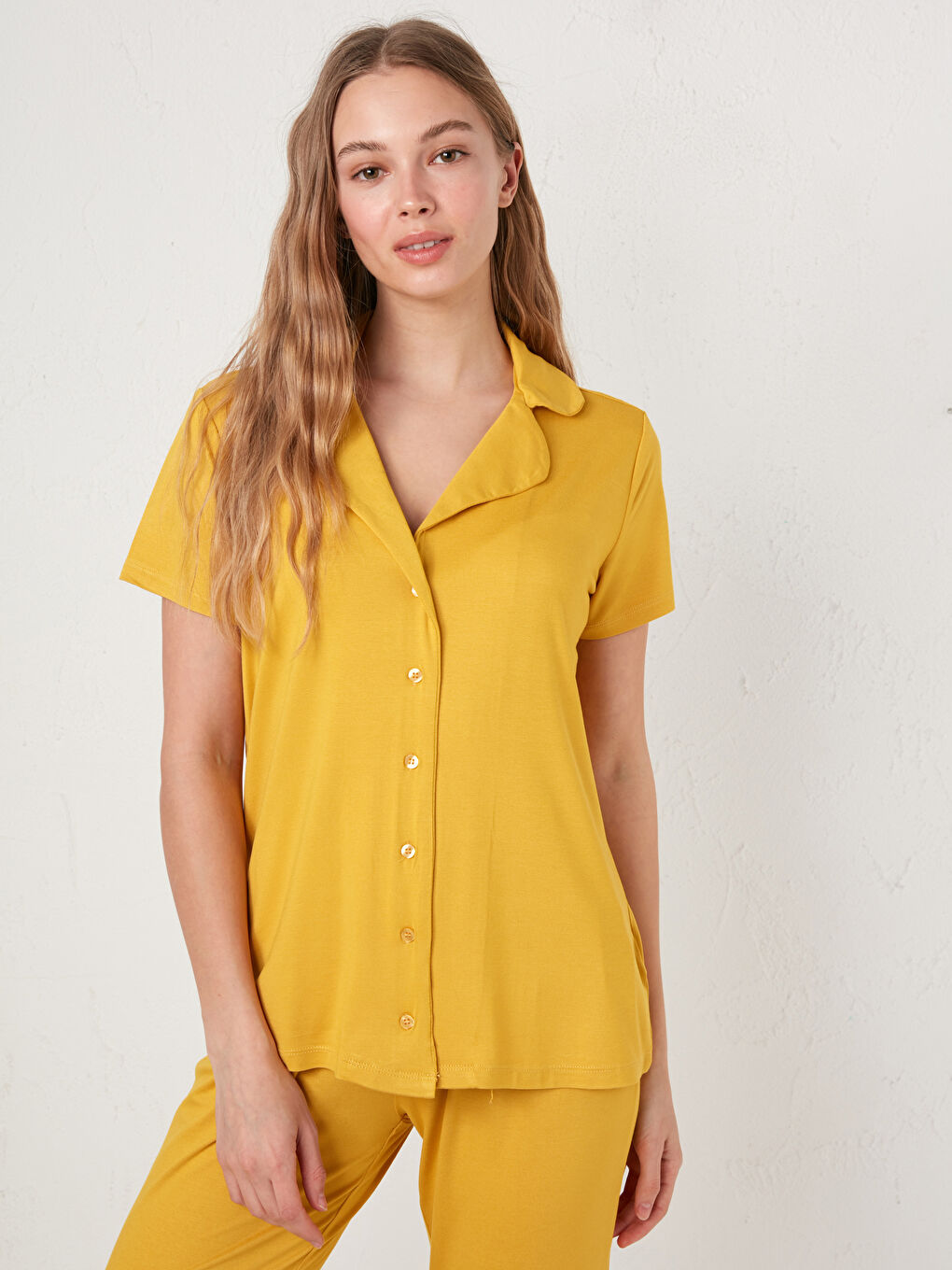 طقم بيجامة نسائي ياقة قميص كم قصير فيسكوز-1