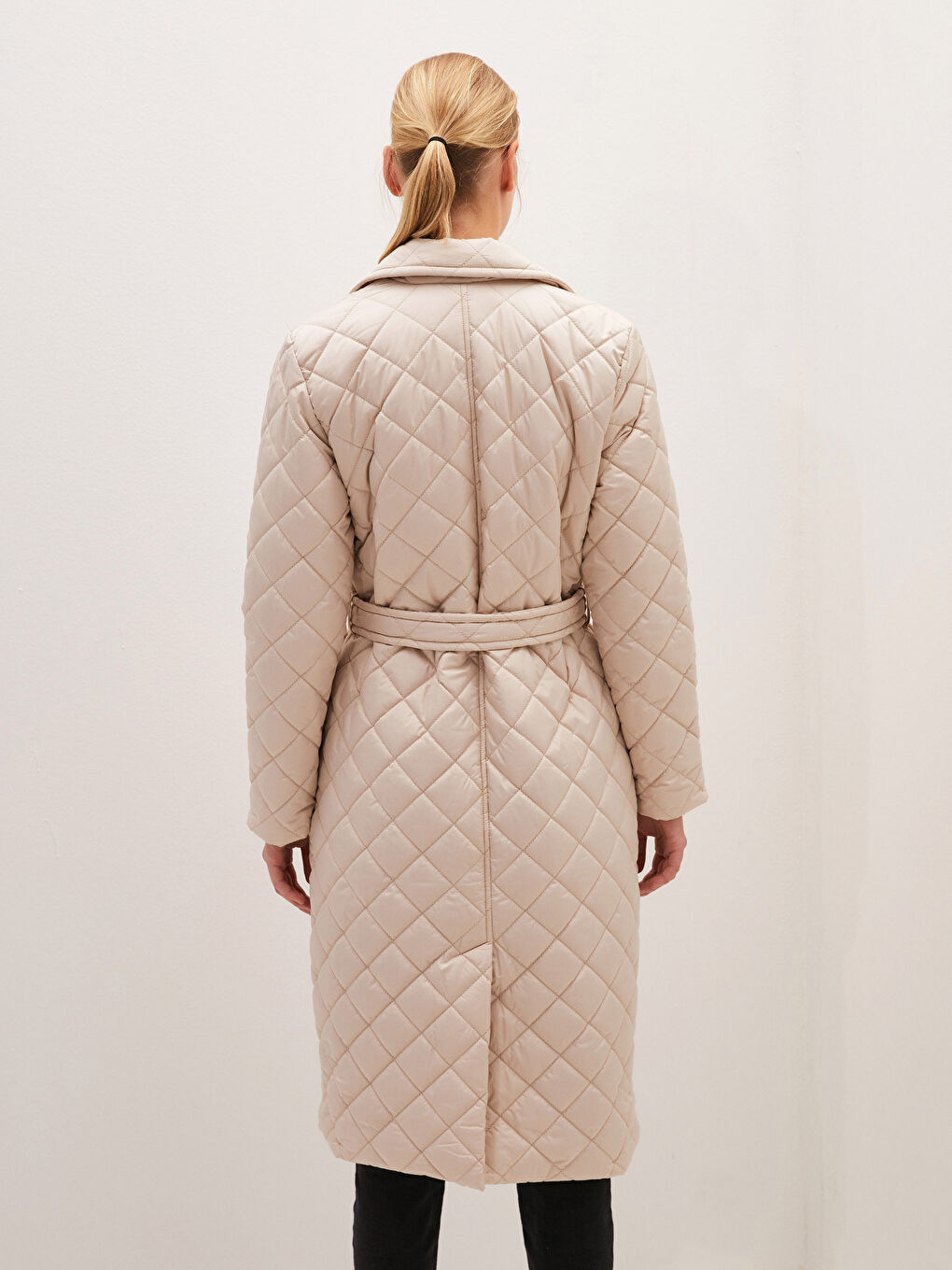 Ekru Ceket Yaka Beli Kuşaklı Kapitone Desenli Uzun Kollu Kadın Mont-5