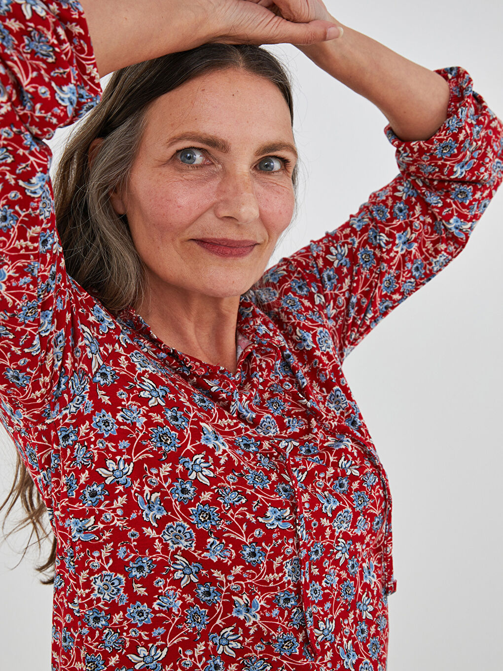 Turuncu Fırfırlı Bağlamalı Yaka Çiçekli Uzun Kollu Kadın Bluz-1