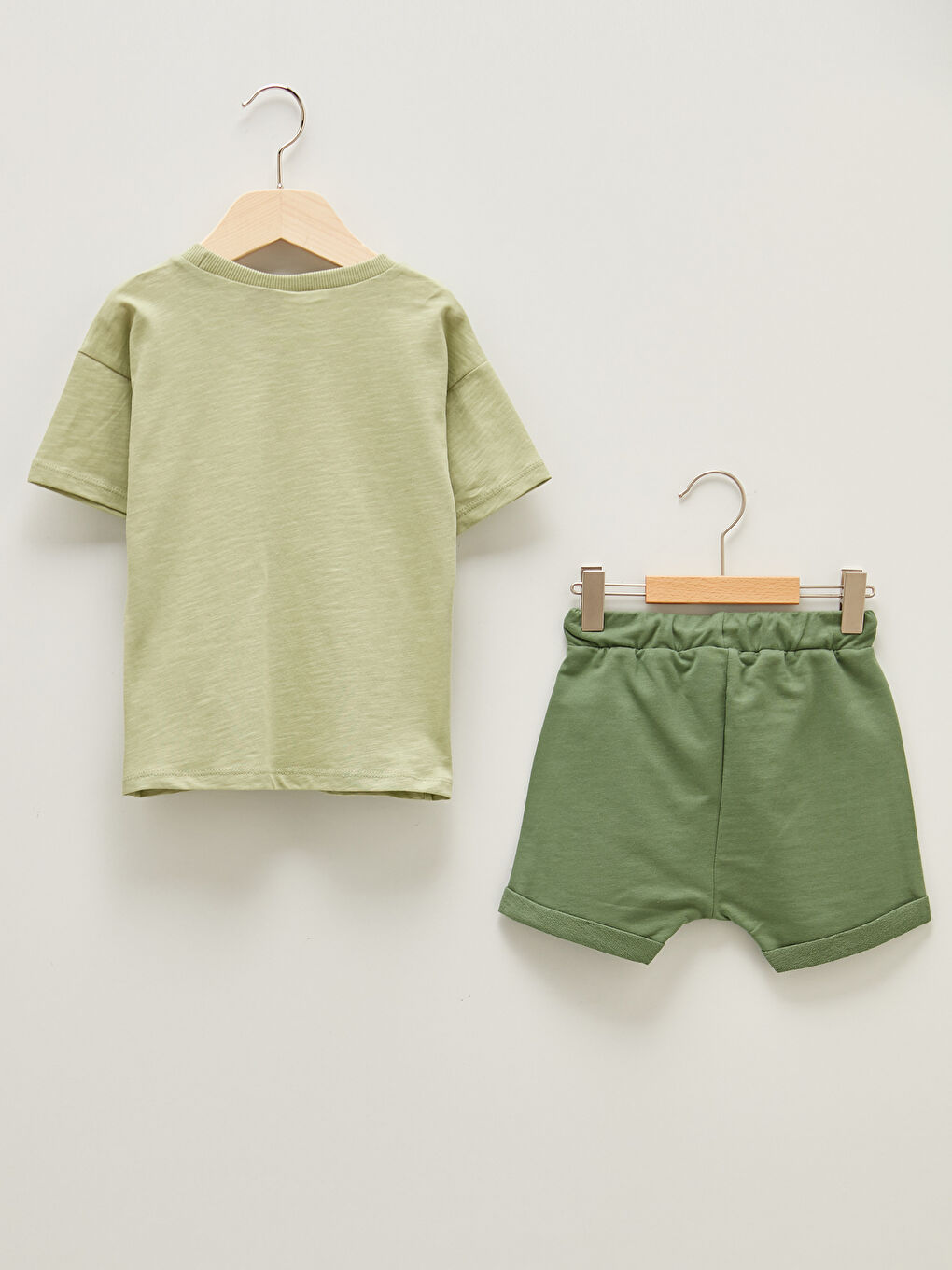 Ensemble T-shirt et Short Bébé Garçon en Coton Imprimé Snoopy à Manches Courtes et Col Rond-1