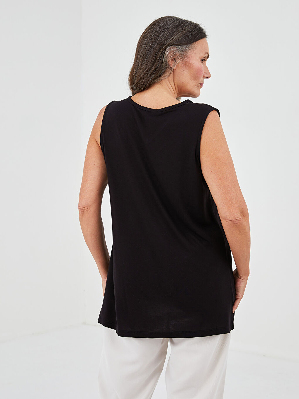 یاخەی V بێ قۆڵ سادە ڤیسکۆز تانکی سەرەوە - ئافرەتان-2