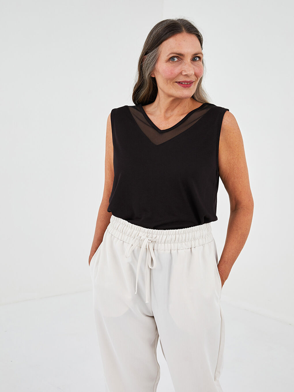 یاخەی V بێ قۆڵ سادە ڤیسکۆز تانکی سەرەوە - ئافرەتان-3