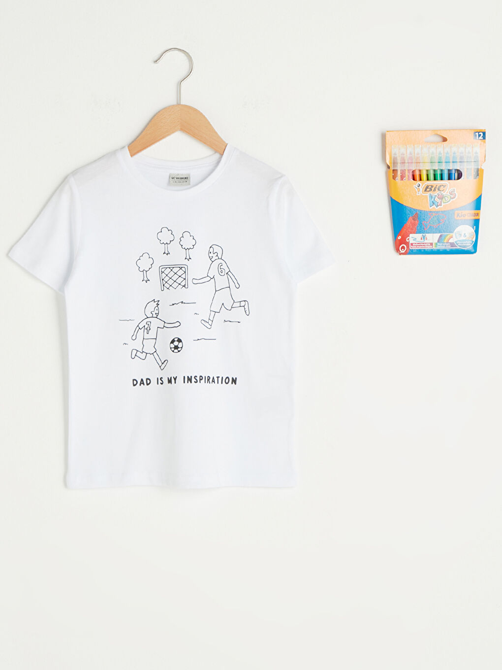 Beyaz Bisiklet Yaka Baskılı Kısa Kollu Pamuklu Erkek Çocuk Tişört ve Boya Kalemi-1