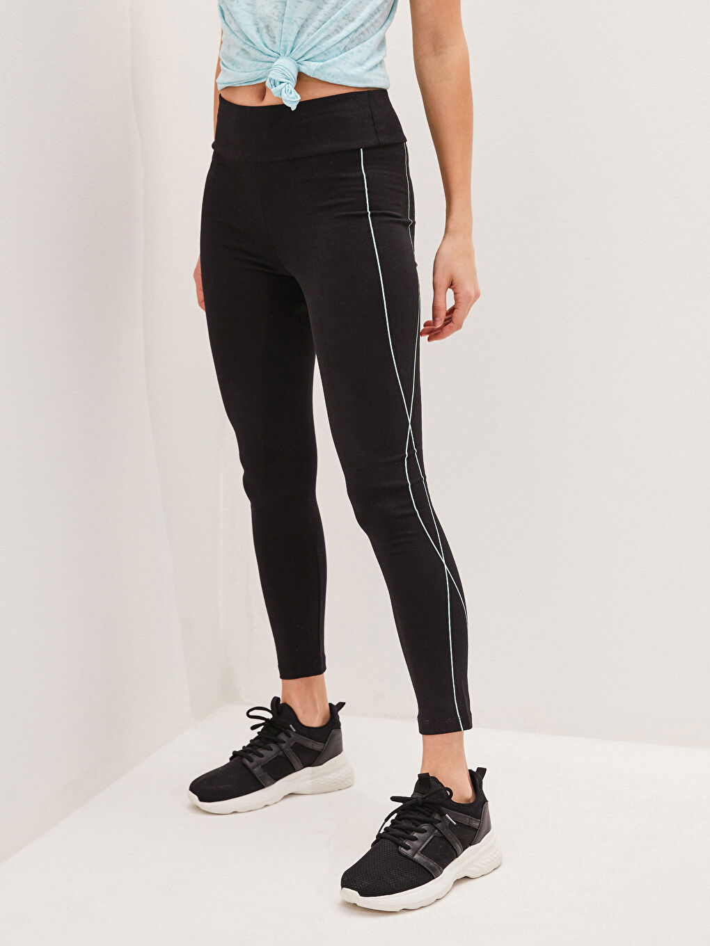 Siyah Beli Lastikli Şerit Detaylı Kadın Tayt-3