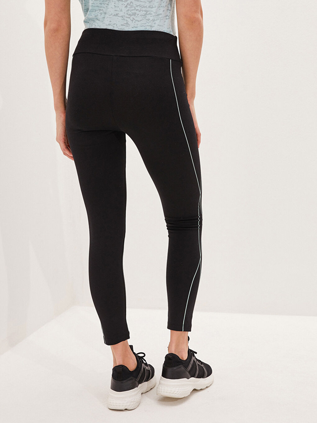 Siyah Beli Lastikli Şerit Detaylı Kadın Tayt-4