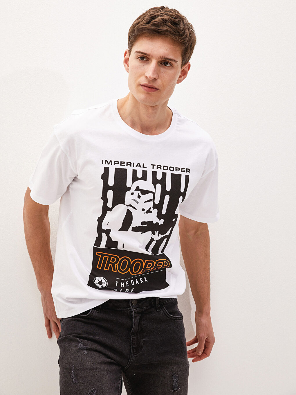 Beyaz Bisiklet Yaka Kısa Kollu Star Wars Baskılı Penye Erkek Tişört