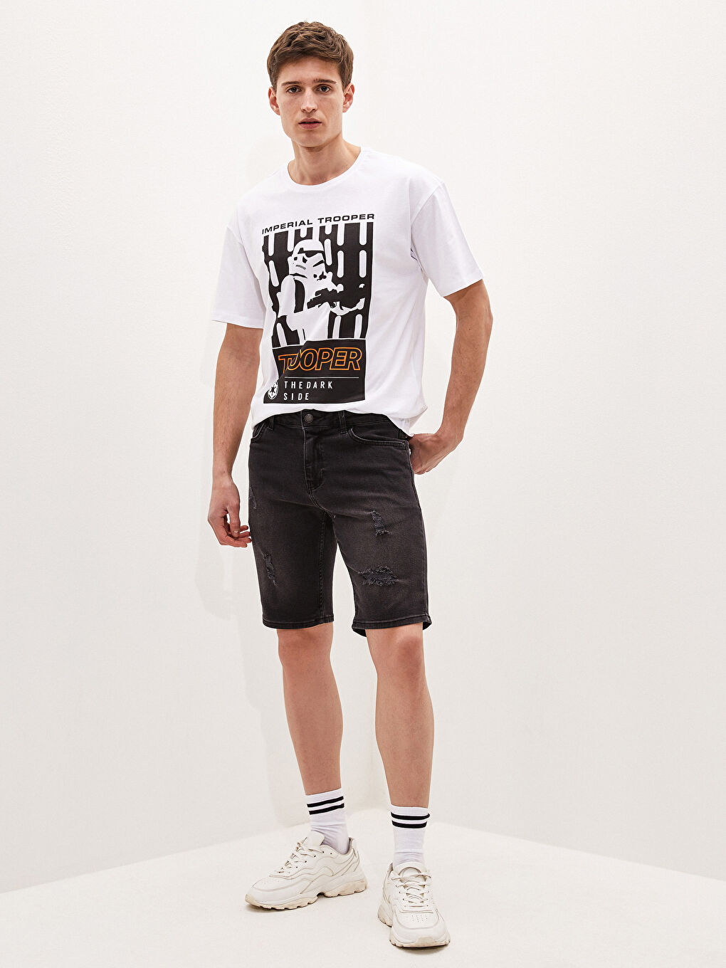 Beyaz Bisiklet Yaka Kısa Kollu Star Wars Baskılı Penye Erkek Tişört-1