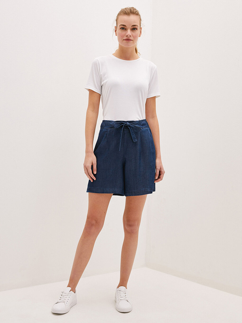 Women's Jean Shorts With Elastic Waist Pocket Detailed-1