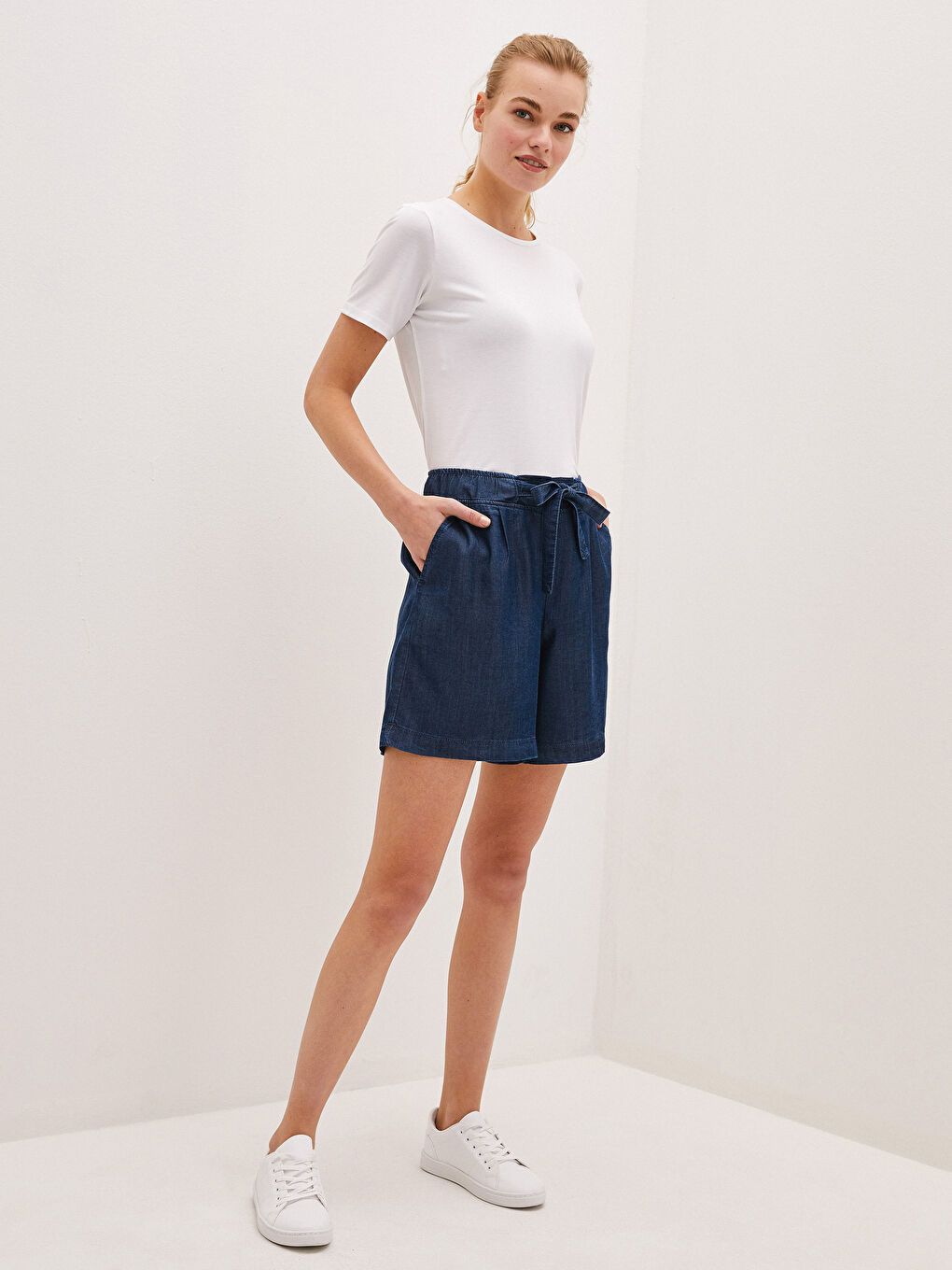 Women's Jean Shorts With Elastic Waist Pocket Detailed-2