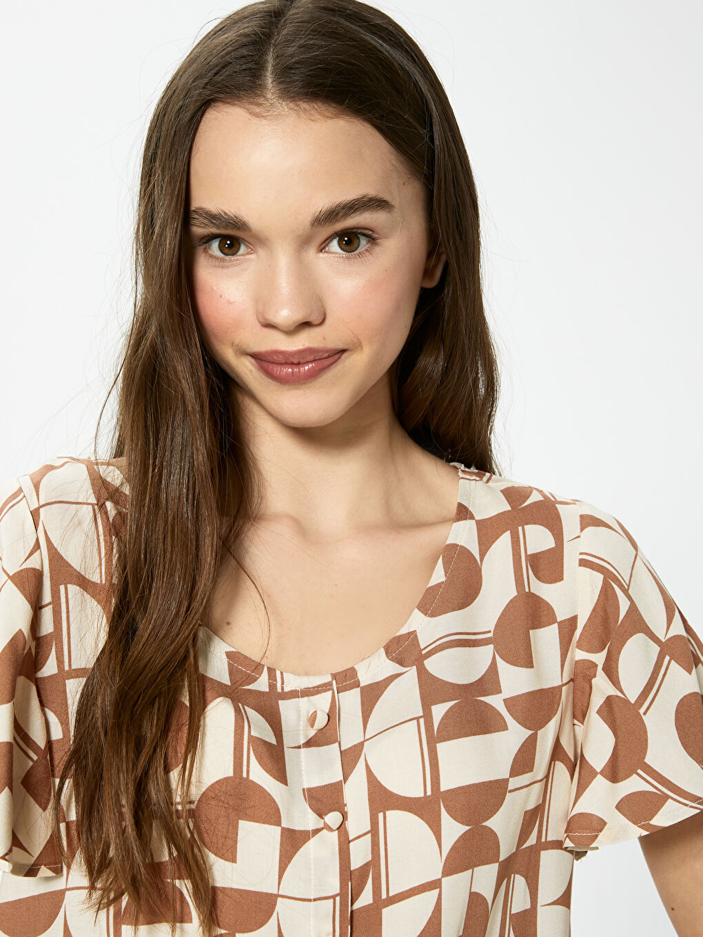 Kahverengi Bisiklet Yaka Baskılı Kısa Kollu Poplin Kadın Bluz-2