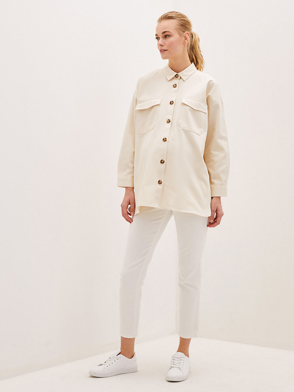 LCWAIKIKI Maternity Pocket Detailed Button Closure Long Sleeve Poplin Maternity Shirt -S1HF68Z8-FEJ