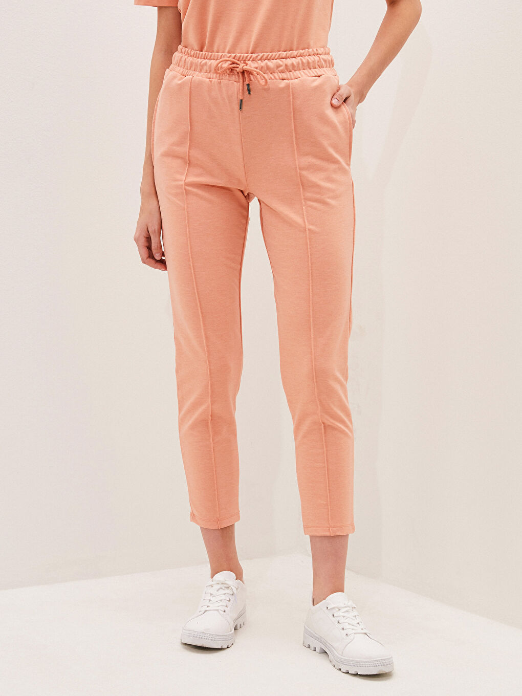 بنطلون رياضي بوسط مطاطي عادي بتفاصيل جيوب للسيدات-1