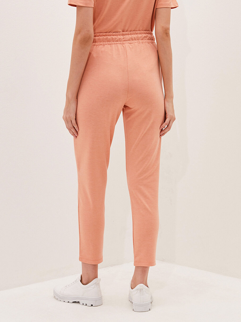 بنطلون رياضي بوسط مطاطي عادي بتفاصيل جيوب للسيدات-2