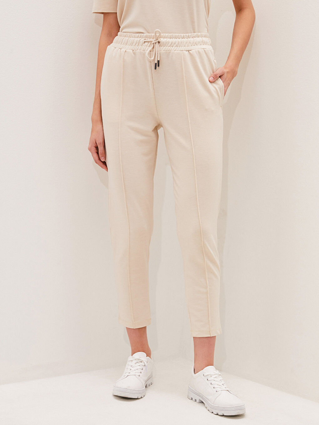 بنطلون رياضي بوسط مطاطي عادي بتفاصيل جيوب للسيدات-2