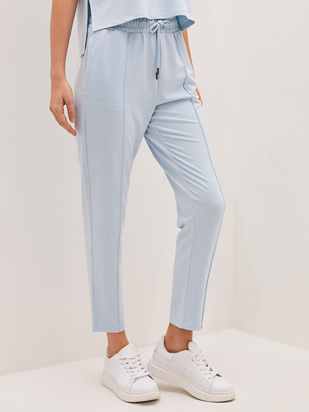 بنطلون رياضي بوسط مطاطي عادي بتفاصيل جيوب للسيدات-7